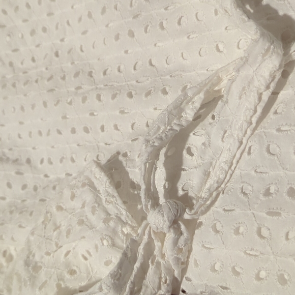 Off the shoulder eyelet top - Picture 2 of 2